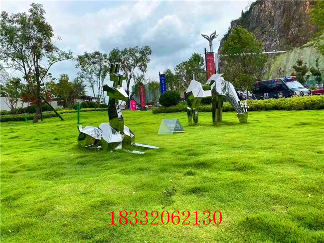 小區門口鏤空鹿雕塑,庭院草坪不銹鋼鹿雕塑